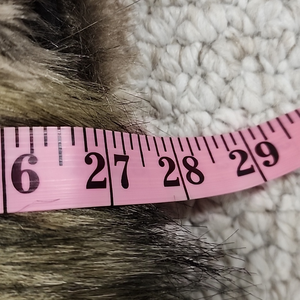 Faux Fur Hooded Vest - Picture 13 of 16
